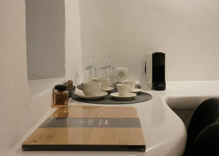 Oinos Luxury Caldera Villa *