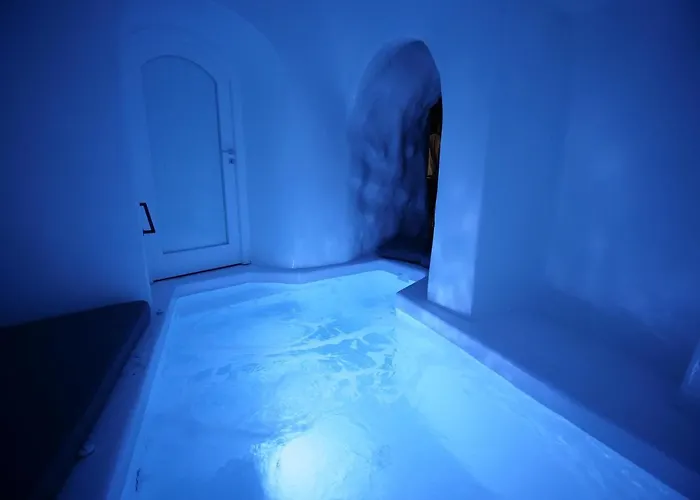 Oinos Luxury Caldera Villa