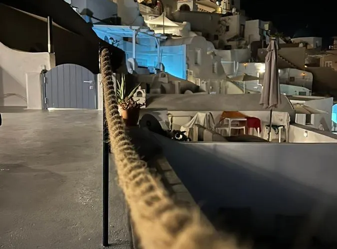 Villa Oinos Luxury Caldera Oia (Santorini)