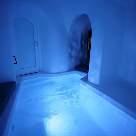 Oinos Luxury Caldera Villa