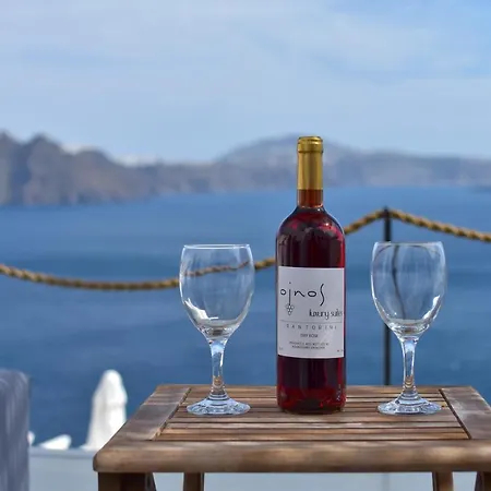 Oinos Luxury Caldera Oia (Santorini)