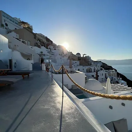 Oinos Luxury Caldera